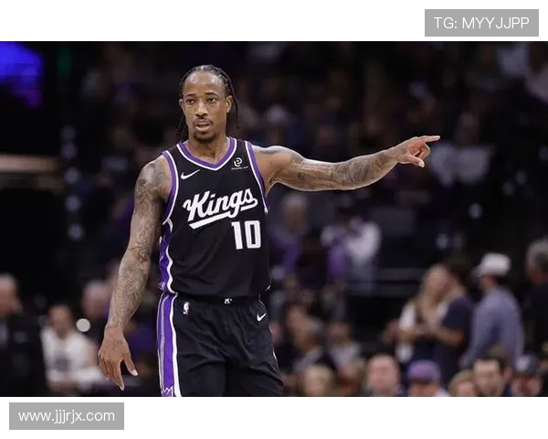 德罗赞半场高效表现攻防俱佳 7中6斩获14分3篮板6助攻2抢断2盖帽 德罗赞半场高效表现攻防俱佳 7中6斩获14分3篮板6助攻2抢断2盖帽